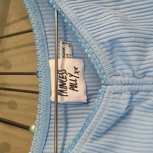 Princess Polly cinched crop light blue top size 2 - Picture 8 of 10